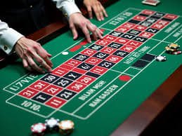 vm456 AduQ table lobby showing multiple stake levels and player counts
